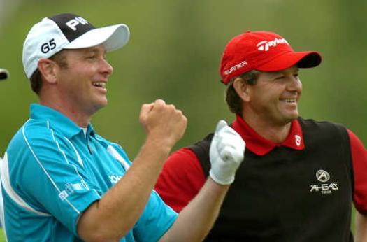 Ted Purdy and Retif Goosen joke with the crowd at the 2007 Wachovia Championship.