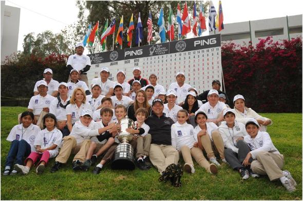 Ted Purdy poses with volunteers at the Mexican Open